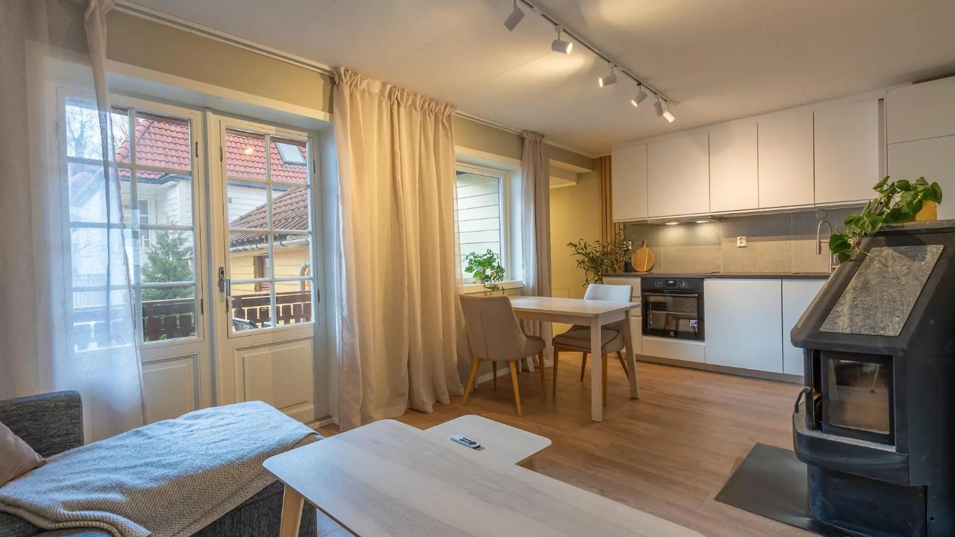 Central Family Apartment - Well Equipped And Newly Renovated