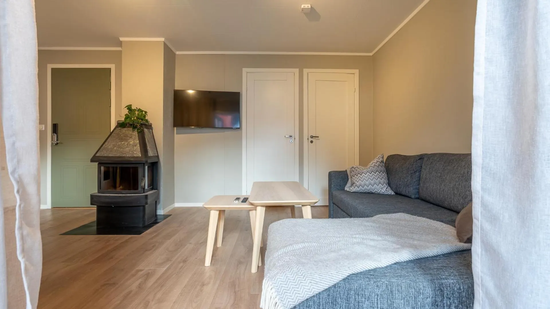 Central Family Apartment - Well Equipped And Newly Renovated