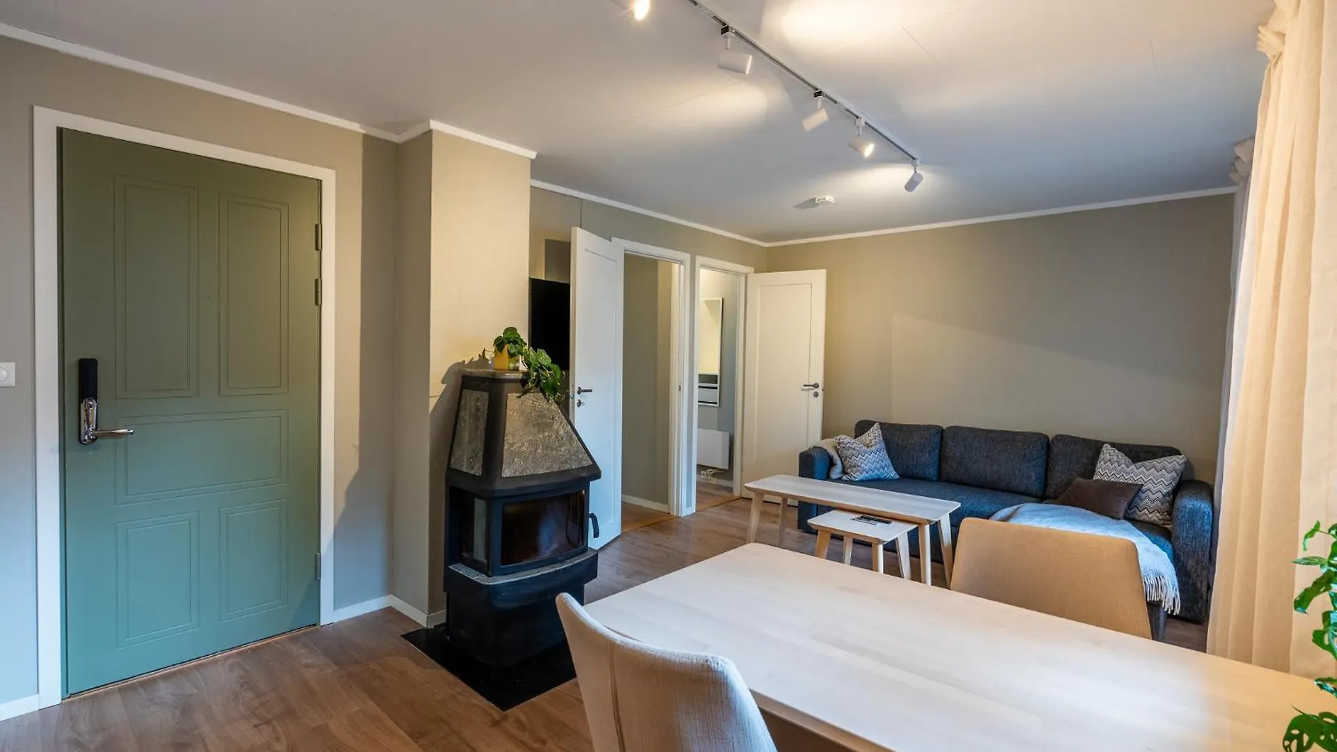 Central Family Apartment - Well Equipped And Newly Renovated