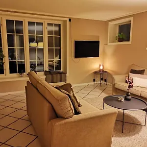 Sentrumsnaer Med 3 Soverom. Apartment